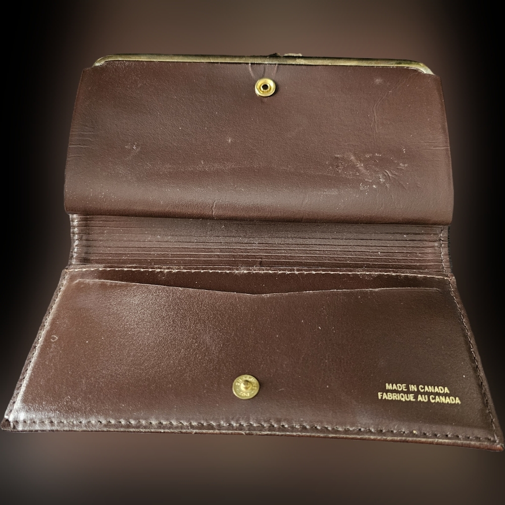 Beautiful Vintage *Made In Canada*🇨🇦 Brown 🤎 Wallet - Picture 2 of 7